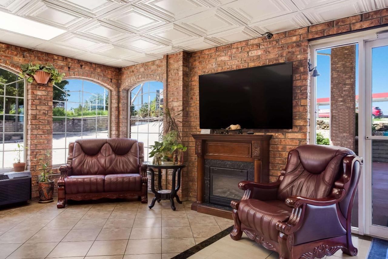 Rodeway Inn Branson, Brick House Exterior foto